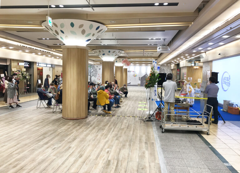 ゼスト御池_リニューアルした御幸町広場
